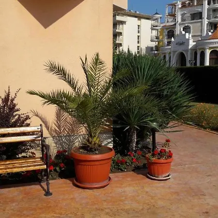 In Kassandra Complex 阳光海滩