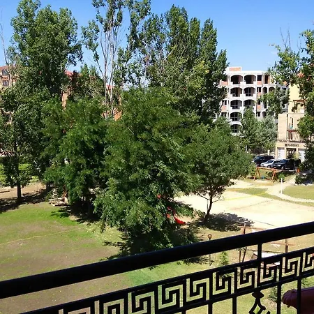 In Kassandra Complex 阳光海滩